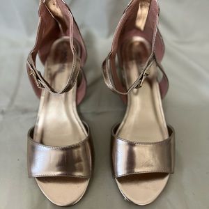 MICHAEL KORS GIRLS OPEN TOE FLAT WITH ANKLE STRAP ROSE GOLD SIZE 3
